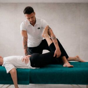 Maniobras de masaje Tailandés, para lumbociatalgias adaptadas a camilla